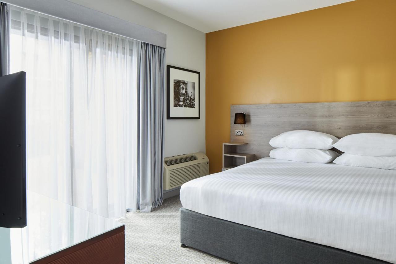 Delta Hotels By Marriott Cheshunt Броксборн Екстериор снимка