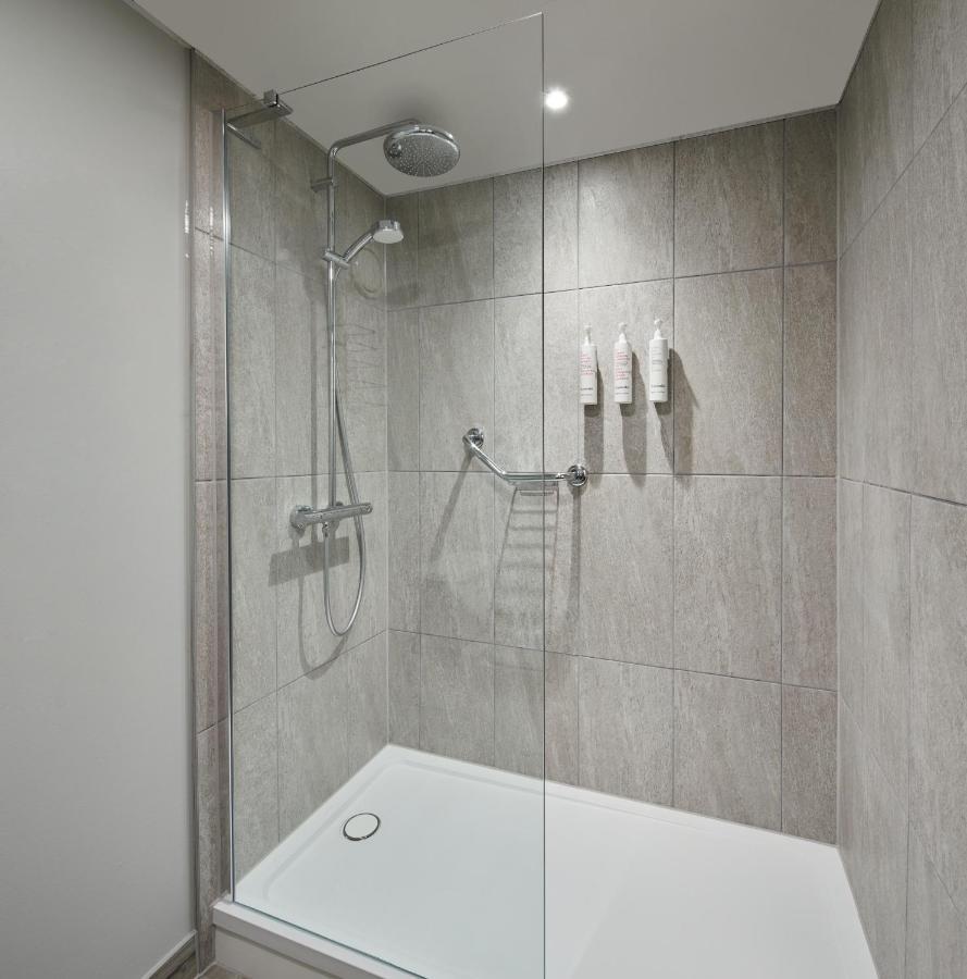 Delta Hotels By Marriott Cheshunt Броксборн Екстериор снимка
