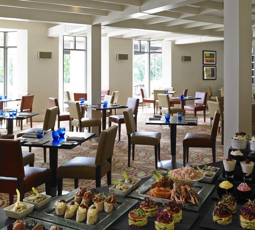 Delta Hotels By Marriott Cheshunt Броксборн Екстериор снимка