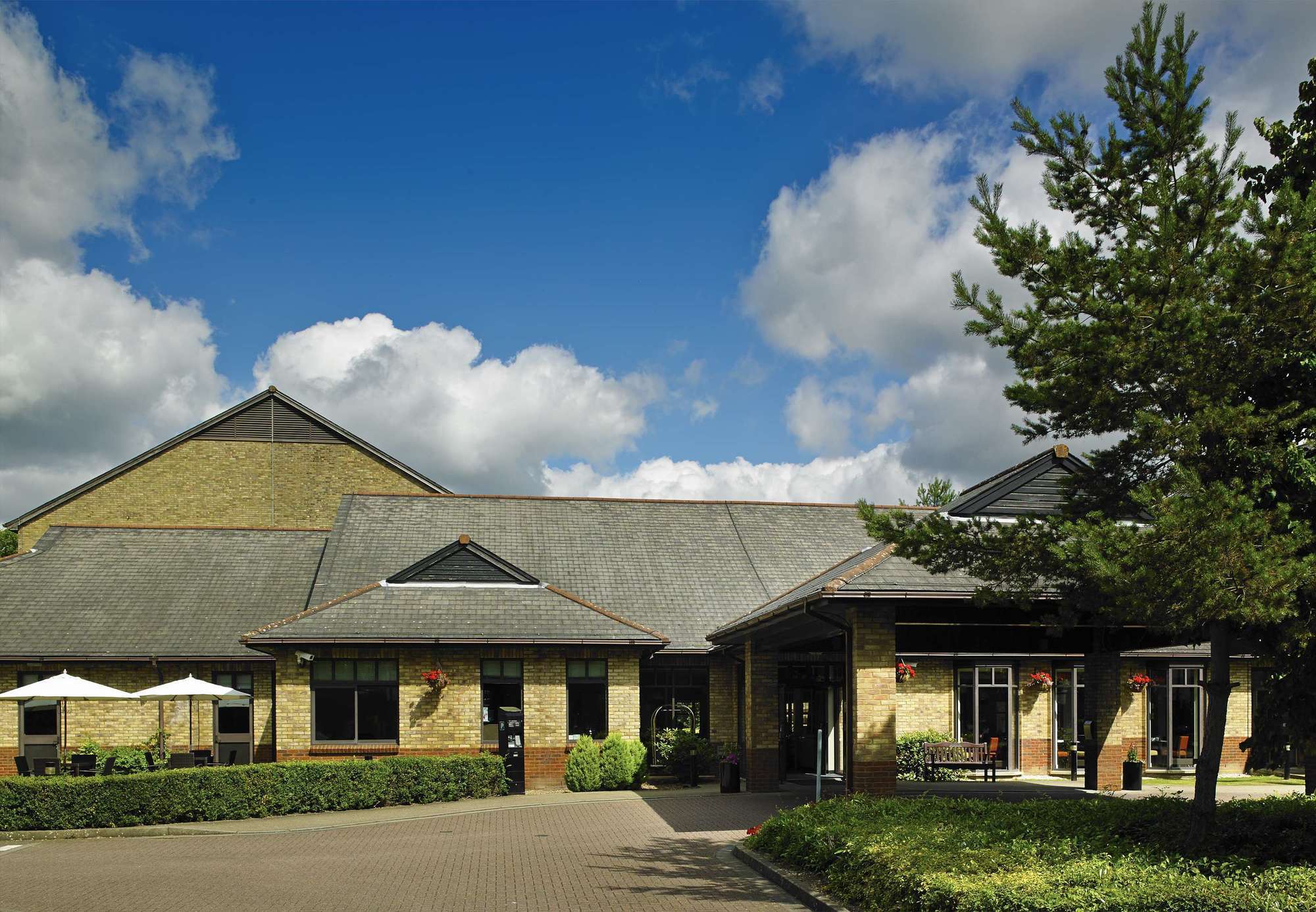 Delta Hotels By Marriott Cheshunt Броксборн Екстериор снимка