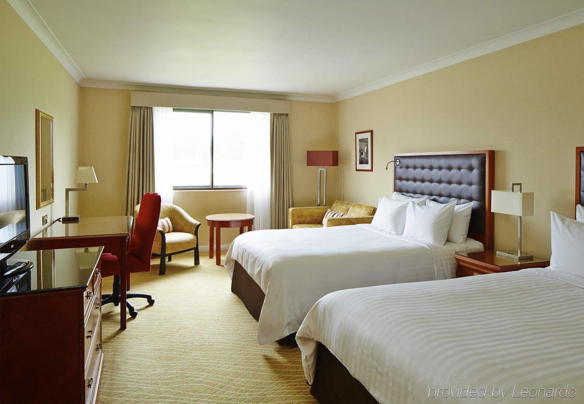 Delta Hotels By Marriott Cheshunt Броксборн Екстериор снимка