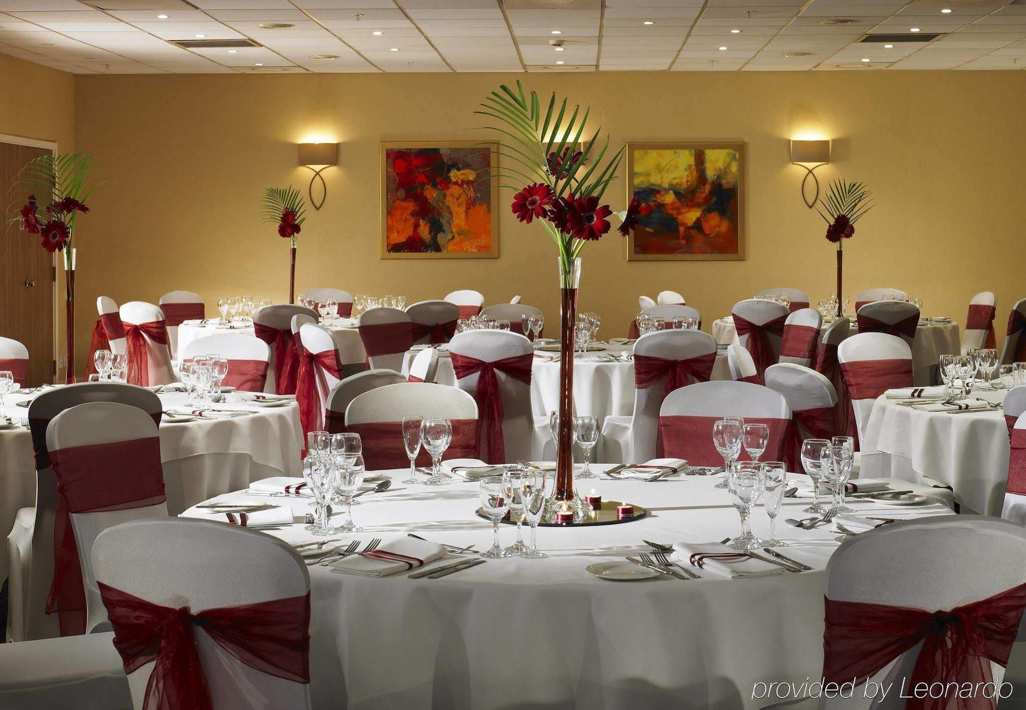 Delta Hotels By Marriott Cheshunt Броксборн Екстериор снимка