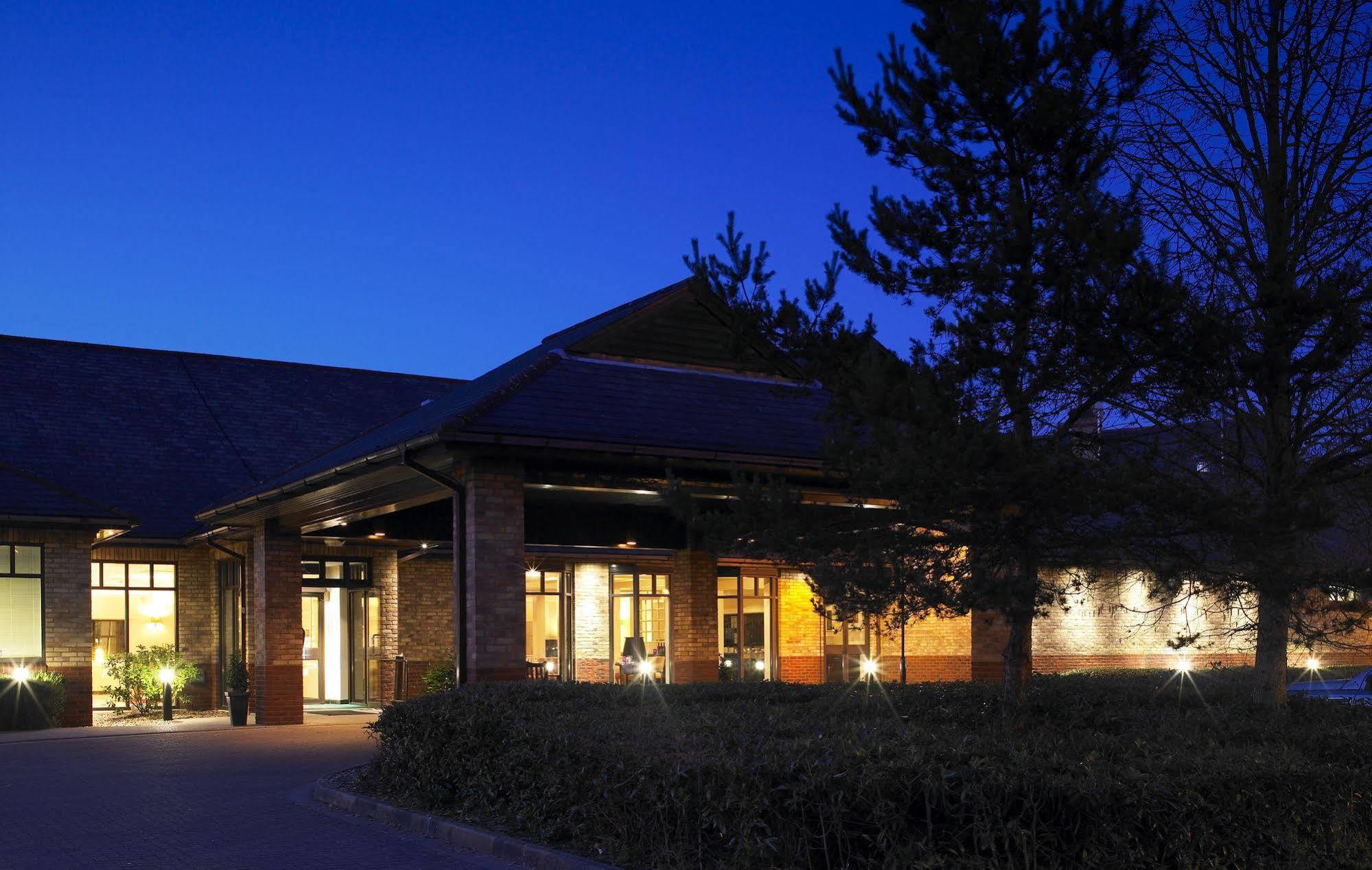 Delta Hotels By Marriott Cheshunt Броксборн Екстериор снимка