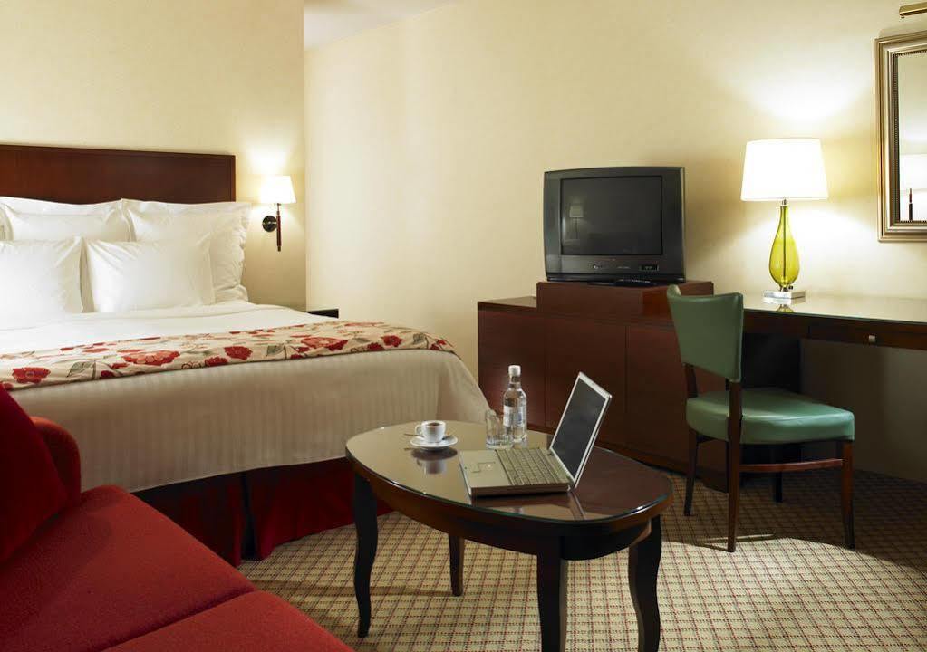 Delta Hotels By Marriott Cheshunt Броксборн Екстериор снимка
