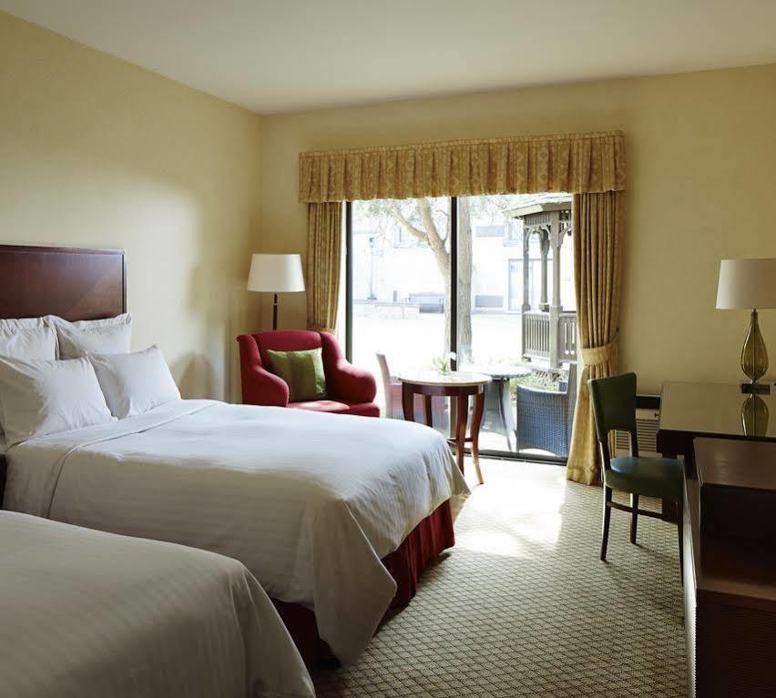 Delta Hotels By Marriott Cheshunt Броксборн Екстериор снимка