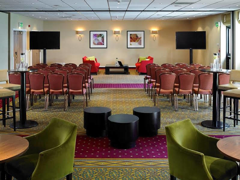 Delta Hotels By Marriott Cheshunt Броксборн Екстериор снимка