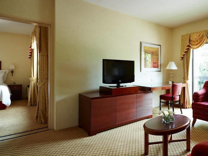 Delta Hotels By Marriott Cheshunt Броксборн Екстериор снимка