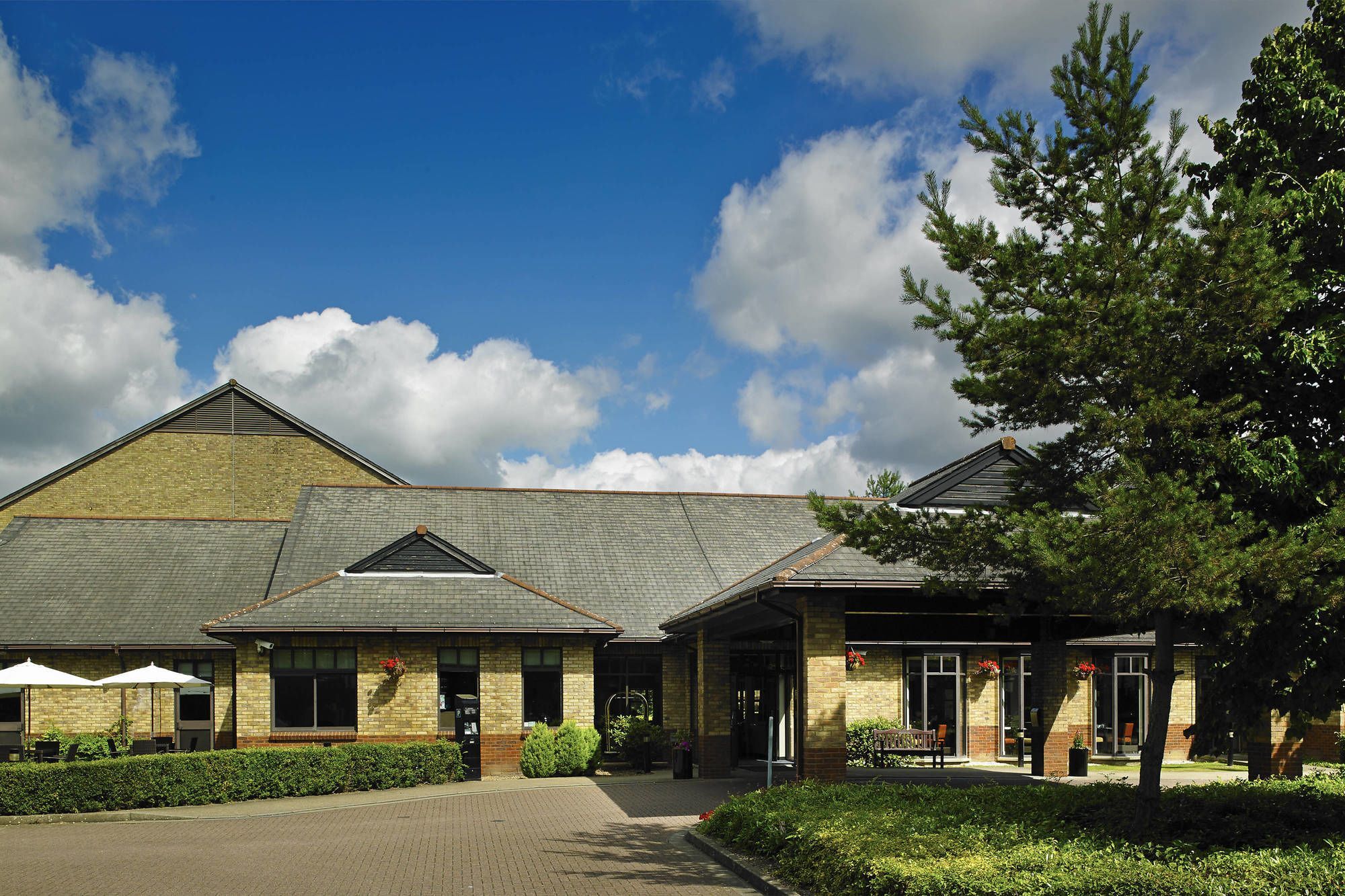 Delta Hotels By Marriott Cheshunt Броксборн Екстериор снимка